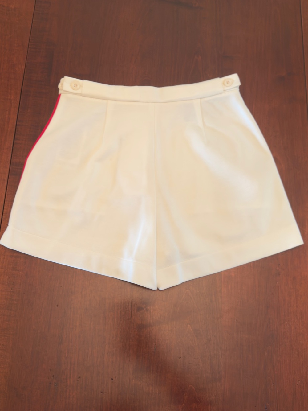 Gucci White High-Waist Shorts with Red & Green Stripe - Picture 6 of 8